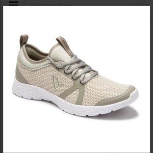 vionic women's cosmic cece casual sneaker bootie